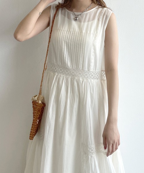 w closet（ダブルクローゼット）の「レースノースリギャザーワンピース（ワンピース・レディース・オフホワイト/グリーン/ブラウン系その他・FREE）」の4枚目の写真