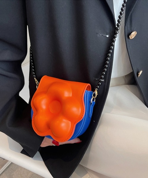 aimoha（アイモハ）の「花形ミニショルダーバッグ（ハンドバッグ・レディース・ブラック/パープル/イエロー/オレンジ/ブルー・FREE）」の5枚目の写真