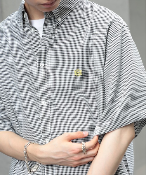 SETUP7（セットアップセブン）の「【SETUP7】オーバーシルエット刺繍入り半袖シャツ　ハーフスリーブシャツ　ストライプ　/　チェック（シャツ/ブラウス・メンズ・ホワイト/ベージュ/ブルー/ブラック/サックスブルー/ホワイト系その他2/ネイビー/ライトグリーン・FREE/L/M）」の3枚目の写真