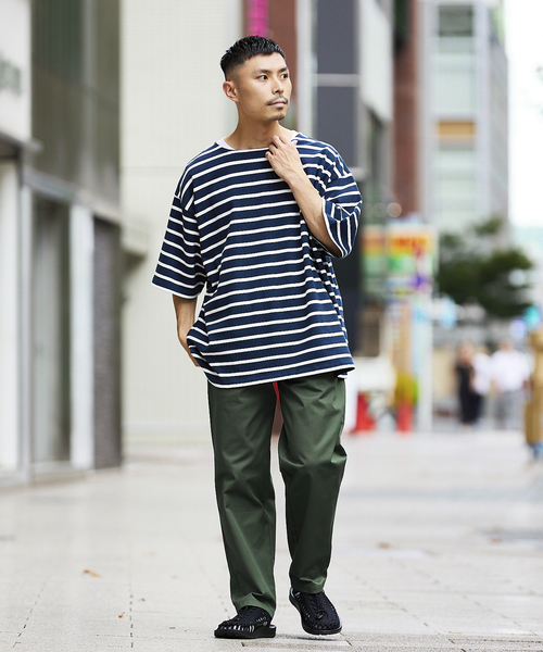 JOURNAL STANDARD relume（ジャーナルスタンダード　レリューム）の「オーバーサイズ ボートネックボーダーTシャツ（Tシャツ/カットソー・メンズ・ブラック/グリーン/ブルー/ネイビー・MEDIUM/LARGE）」の5枚目の写真