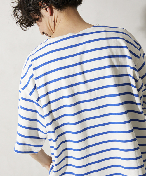 JOURNAL STANDARD relume（ジャーナルスタンダード　レリューム）の「オーバーサイズ ボートネックボーダーTシャツ（Tシャツ/カットソー・メンズ・ブラック/グリーン/ブルー/ネイビー・MEDIUM/LARGE）」の22枚目の写真