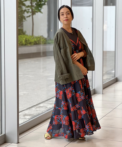 IENA LA BOUCLE（イエナラブークル）の「IENA LA BOUCLE 麻シーチングVネックブルゾン（ブルゾン・レディース・ネイビー/カーキ/アイボリー・FREE）」の4枚目の写真