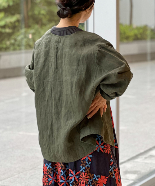 IENA LA BOUCLE（イエナラブークル）の「IENA LA BOUCLE 麻シーチングVネックブルゾン（ブルゾン・レディース・ネイビー/カーキ/アイボリー・FREE）」の12枚目の写真