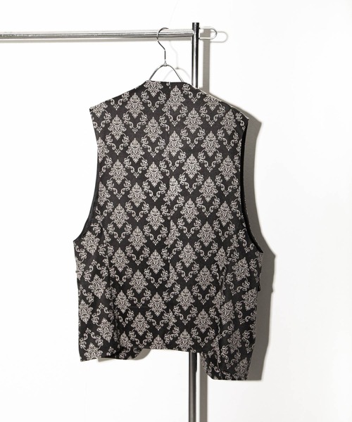 NILWAY(ニルウェイ)の「ダマスク柄ジャガードジレ(ベスト・メンズ・ブラック×ホワイト/ブラック×レッド/ブラック×ブルー・MEDIUM/LARGE)」の7枚目の写真