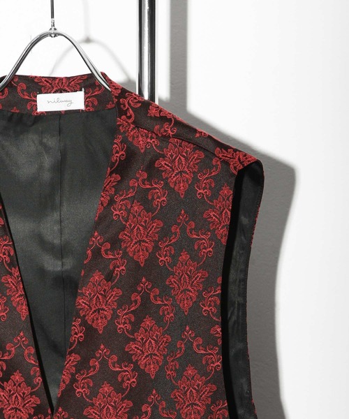 NILWAY(ニルウェイ)の「ダマスク柄ジャガードジレ(ベスト・メンズ・ブラック×ホワイト/ブラック×レッド/ブラック×ブルー・MEDIUM/LARGE)」の6枚目の写真