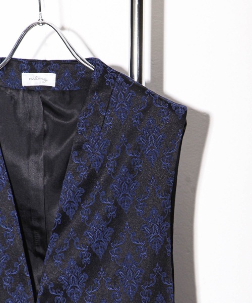 NILWAY(ニルウェイ)の「ダマスク柄ジャガードジレ(ベスト・メンズ・ブラック×ホワイト/ブラック×レッド/ブラック×ブルー・MEDIUM/LARGE)」の4枚目の写真