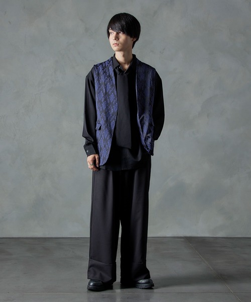 NILWAY(ニルウェイ)の「ダマスク柄ジャガードジレ(ベスト・メンズ・ブラック×ホワイト/ブラック×レッド/ブラック×ブルー・MEDIUM/LARGE)」の12枚目の写真