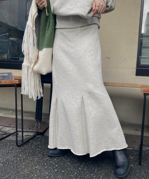 WILLFULLY（ウィルフリー）の「AW cut hem sweat depth flare SK（スカート・レディース・ヘザーグレー/オートミール・FREE）」の2枚目の写真