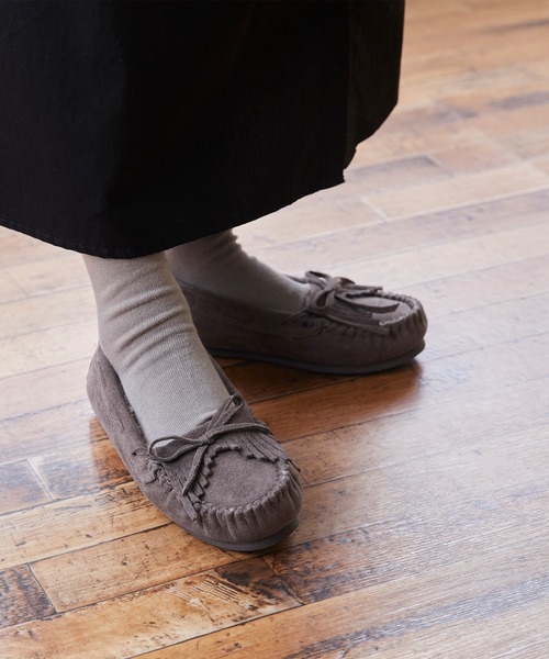 mooimooi（モーイモーイ）の「撥水 フリンジモカシンシューズ（モカシン/デッキシューズ・レディース・グレイッシュベージュ/チャコールグレー/ブラック系その他/ベージュ系/ブラック系その他2/ベージュ系その他/カーキ/キャメル・XS/S/M/L/LL/3L/4L）」の4枚目の写真