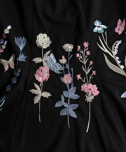 iS ScoLar（イズスカラー）の「523069：花蝶刺繍マーメイドスカート