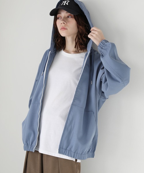 ETELIO（エテリオ）の「スムースツイル ジップアップフーデットジャケット（ブルゾン・メンズ・チャコール/ベージュ/ブルー/ブラック・S/M/L）」の4枚目の写真