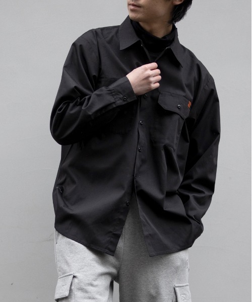 UNIVERSAL OVERALL(ユニバーサルオーバーオール)の「ワーカーシャツ / ワーカーズシャツ / ビッグシャツ / WORKER's SHIRT(シャツ/ブラウス・メンズ・ブラック/ベージュ/セージグリーン・M/XL/L)」の2枚目の写真