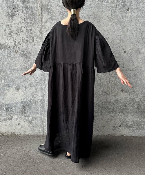 select MOCA by son(セレクトモカバイソン)の「ボリュームスリーブスクエアネックワンピース(ワンピース・レディース・ブラック/ホワイト・FREE)」の4枚目の写真