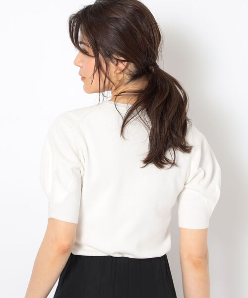 NOLLEY’S Sophi（ノーリーズソフィ）の「《手洗い可能》シャィニーパフショルショートスリーブプルオーバーニット（ニット/セーター・レディース・ベージュ/オフホワイト/サックスブルー/ベビーピンク・38）」の19枚目の写真