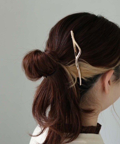 cheriella（シェリエラ）の「【cheriella】ウェーブラインメタルバレッタ（バレッタ/ヘアクリップ・レディース・ゴールド・FREE）」の4枚目の写真