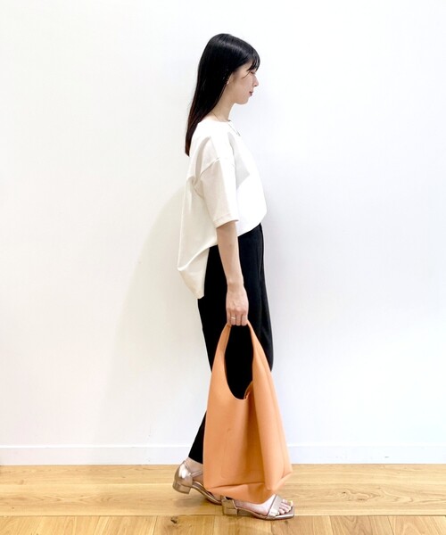 OPAQUE.CLIP（オペークドットクリップ）の「◆ボートネックサイドスリットカットソー【洗濯機洗い可】（Tシャツ/カットソー・レディース・ライトベージュ/ブラック/ダークグリーン/オフホワイト・40/42/38）」の11枚目の写真