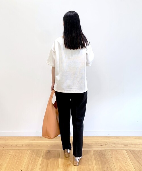 OPAQUE.CLIP（オペークドットクリップ）の「◆ボートネックサイドスリットカットソー【洗濯機洗い可】（Tシャツ/カットソー・レディース・ライトベージュ/ブラック/ダークグリーン/オフホワイト・40/42/38）」の12枚目の写真