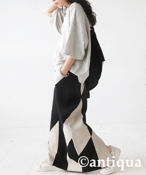 antiqua(アンティカ)の「幾何学柄タイトニットスカート(スカート・レディース・ブラック・FREE)」の4枚目の写真