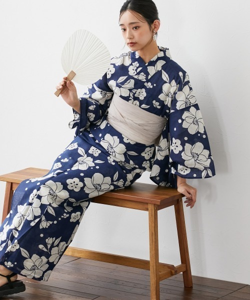 Jolie et Jolie(ジョリーエジョリー)の「【浴衣】古典柄綿麻ゆかた5点セット(ゆかた+へこ帯+下駄+帯どめ+腰ひも)(浴衣・レディース・ブルー系/ネイビー系/レッド系/ホワイト系・FREE)」の8枚目の写真
