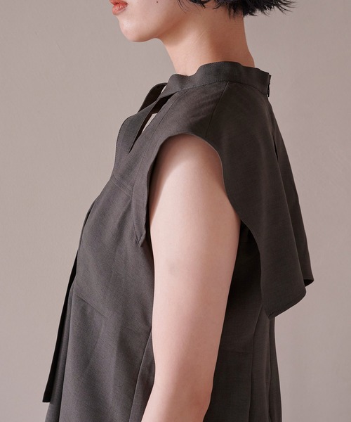 PUBLIC TOKYO（パブリックトウキョウ）の「【吸水速乾】リフラクスタイブラウス/セットアップ対応（シャツ/ブラウス・レディース・ダークグレー/ベージュ・FREE）」の15枚目の写真