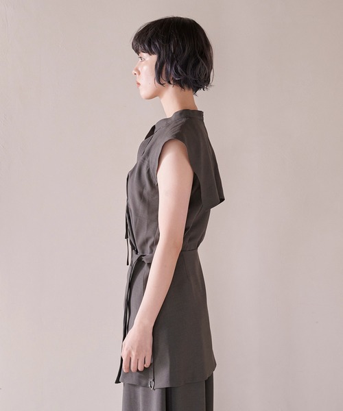 PUBLIC TOKYO（パブリックトウキョウ）の「【吸水速乾】リフラクスタイブラウス/セットアップ対応（シャツ/ブラウス・レディース・ダークグレー/ベージュ・FREE）」の9枚目の写真