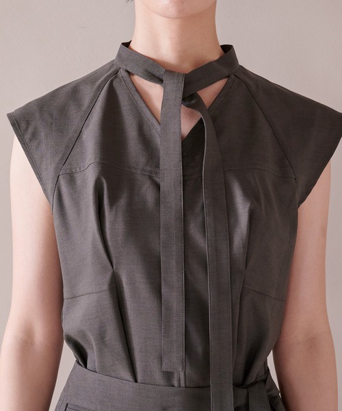 PUBLIC TOKYO（パブリックトウキョウ）の「【吸水速乾】リフラクスタイブラウス/セットアップ対応（シャツ/ブラウス・レディース・ダークグレー/ベージュ・FREE）」の13枚目の写真