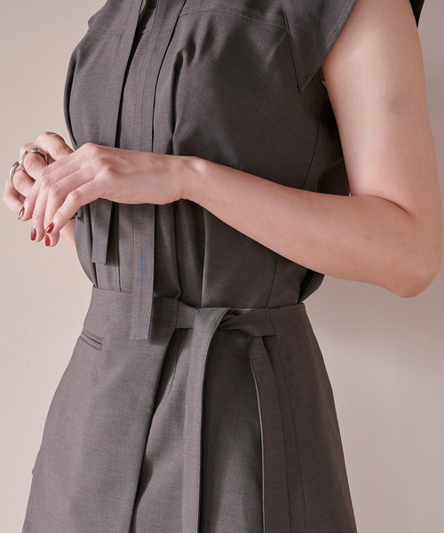 PUBLIC TOKYO（パブリックトウキョウ）の「【吸水速乾】リフラクスタイブラウス/セットアップ対応（シャツ/ブラウス・レディース・ダークグレー/ベージュ・FREE）」の11枚目の写真