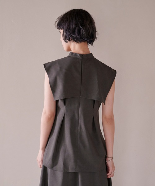 PUBLIC TOKYO（パブリックトウキョウ）の「【吸水速乾】リフラクスタイブラウス/セットアップ対応（シャツ/ブラウス・レディース・ダークグレー/ベージュ・FREE）」の3枚目の写真