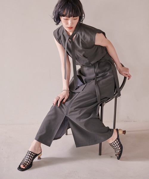 PUBLIC TOKYO（パブリックトウキョウ）の「【吸水速乾】リフラクスタイブラウス/セットアップ対応（シャツ/ブラウス・レディース・ダークグレー/ベージュ・FREE）」の7枚目の写真