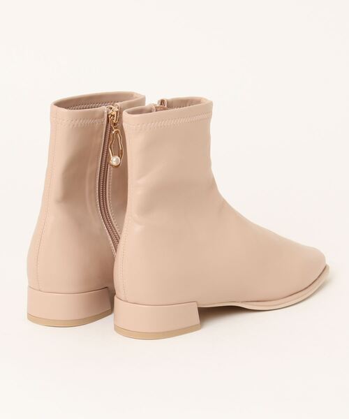 Bridget Birkin(ブリジットバーキン)の「【Bridget Birkin】パールチャームショートブーツ(533026)(ブーツ・レディース・アイボリー/ベージュ/ブラック・M/L/S)」の4枚目の写真