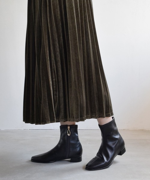 Bridget Birkin(ブリジットバーキン)の「【Bridget Birkin】パールチャームショートブーツ(533026)(ブーツ・レディース・アイボリー/ベージュ/ブラック・M/L/S)」の6枚目の写真