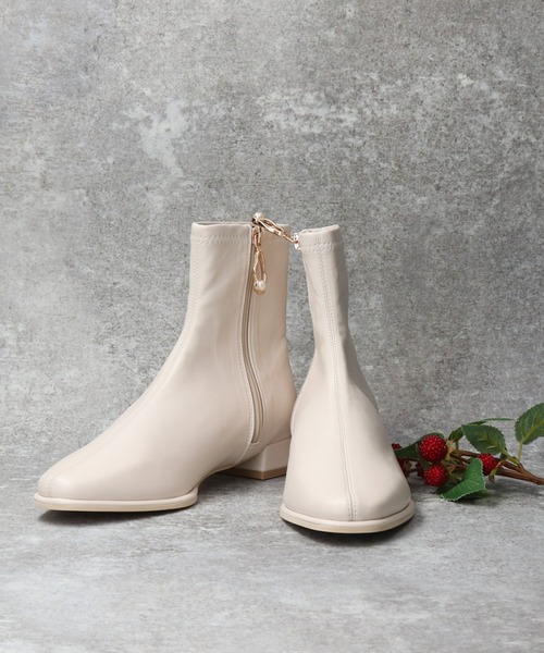 Bridget Birkin(ブリジットバーキン)の「【Bridget Birkin】パールチャームショートブーツ(533026)(ブーツ・レディース・アイボリー/ベージュ/ブラック・M/L/S)」の15枚目の写真