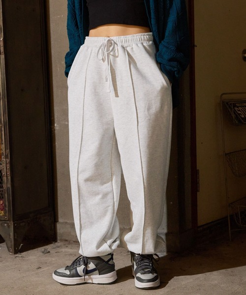 PBLIM（ページボーイリム）の「PBLIM/ピンタックスウェットパンツ（スウェットパンツ・レディース・グレー/ネイビー・LARGE/MEDIUM）」の5枚目の写真