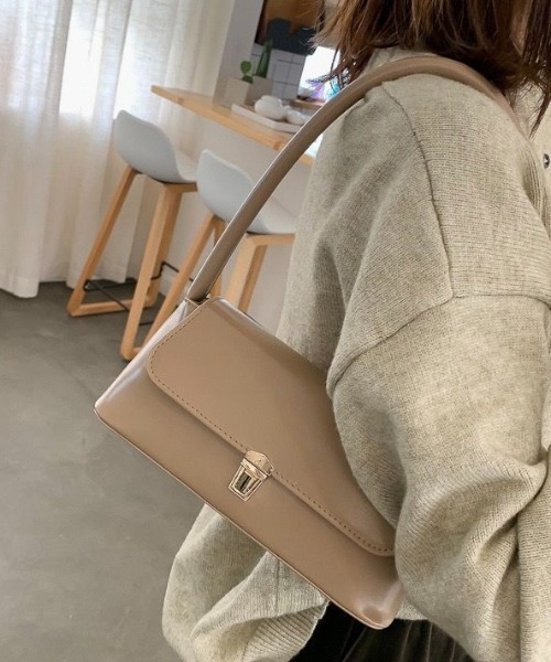 LADY LIKE（レディライク）の「横長ミニワンハンドルバッグ（ハンドバッグ・レディース・ベージュ/ブラック/ブラウン・F）」の3枚目の写真