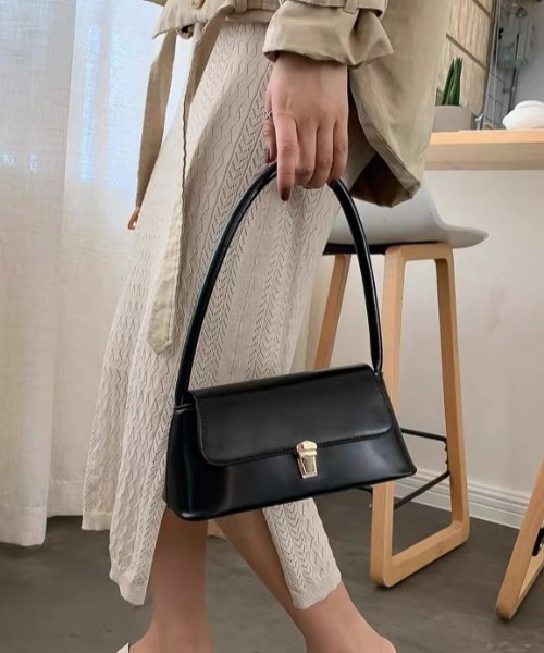 LADY LIKE（レディライク）の「横長ミニワンハンドルバッグ（ハンドバッグ・レディース・ベージュ/ブラック/ブラウン・F）」の4枚目の写真