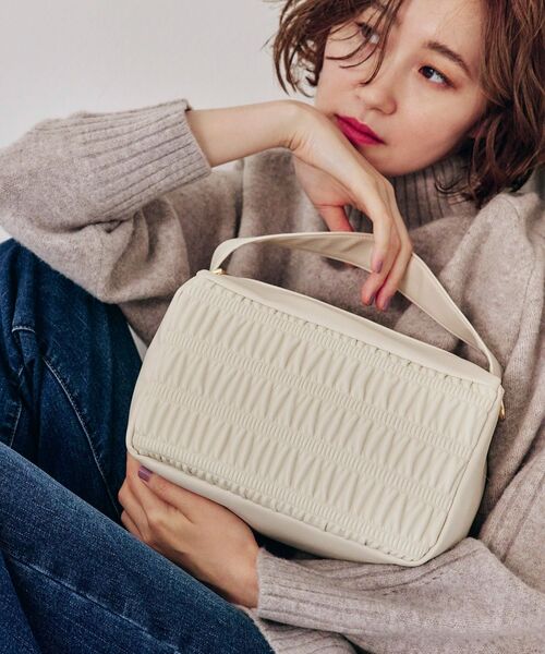 grove（グローブ）の「◆ギャザーワイドハンドル2WAYショルダー（ショルダーバッグ・レディース・ブラック/アイボリー/シルバー系その他/スミクロ/ライトグレー系7/レッド系1・00）」の2枚目の写真