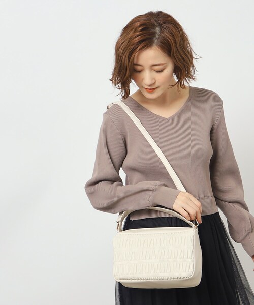 grove（グローブ）の「◆ギャザーワイドハンドル2WAYショルダー（ショルダーバッグ・レディース・ブラック/アイボリー/シルバー系その他/スミクロ/ライトグレー系7/レッド系1・00）」の9枚目の写真