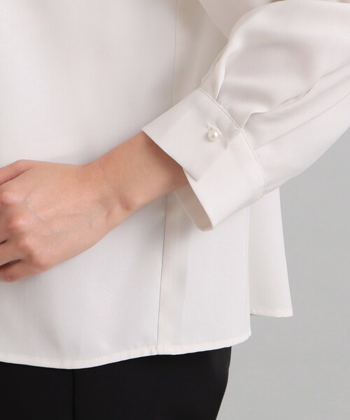 OPAQUE.CLIP（オペークドットクリップ）の「◆≪通勤・セレモニー対応≫ サテンタックブラウス【洗濯機洗い可】（シャツ/ブラウス・レディース・ナチュラル/ホワイト・38/36/42/40）」の17枚目の写真