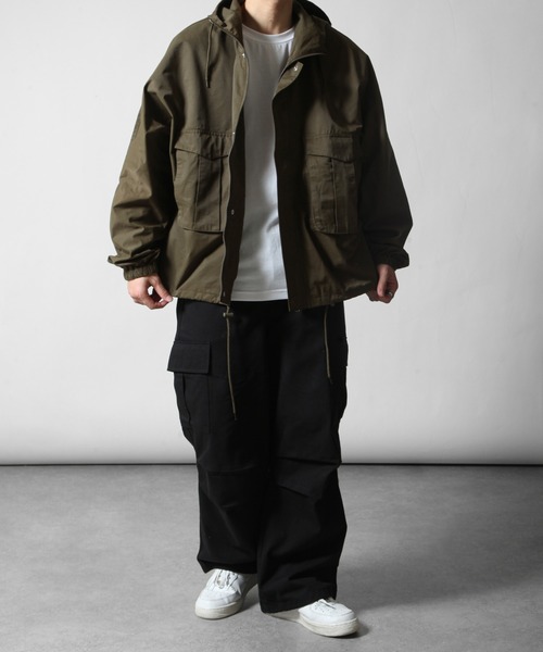 ZIP FIVE（ジップファイブ）の「【ZIP FIVE】 バルーンシルエット ビッグポケット テック コットン ナイロン マウンテンパーカー（マウンテンパーカー・レディース・ホワイト/ブラック/カーキ・MEDIUM/LARGE）」の7枚目の写真