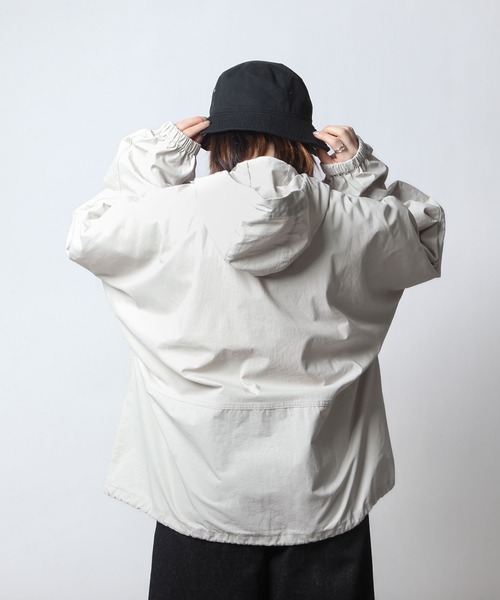 ZIP FIVE（ジップファイブ）の「【ZIP FIVE】 バルーンシルエット ビッグポケット テック コットン ナイロン マウンテンパーカー（マウンテンパーカー・レディース・ホワイト/ブラック/カーキ・MEDIUM/LARGE）」の21枚目の写真