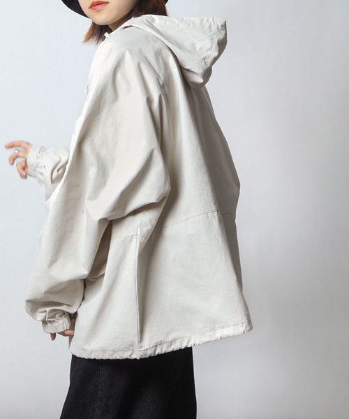 ZIP FIVE（ジップファイブ）の「【ZIP FIVE】 バルーンシルエット ビッグポケット テック コットン ナイロン マウンテンパーカー（マウンテンパーカー・レディース・ホワイト/ブラック/カーキ・MEDIUM/LARGE）」の19枚目の写真