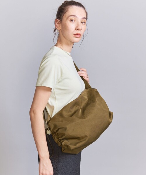 BEAUTY&YOUTH UNITED ARROWS(ビューティーアンドユースユナイテッドアローズ)の「サイドギャザー ショルダーバッグ(ショルダーバッグ・レディース・ブラック/モカ・FREE)」の9枚目の写真