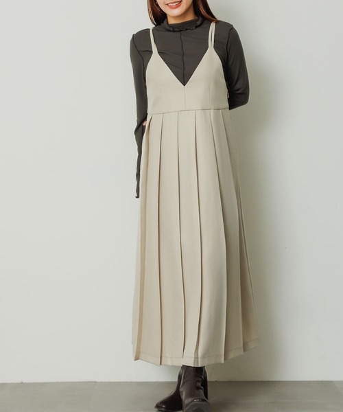 SENSE OF PLACE by URBAN RESEARCH（センスオブプレイスバイアーバンリサーチ）の「『ドラマ着用商品』プリーツキャミワンピース（ワンピース・レディース・ブルー/グレー/ライトベージュ・S/ONE）」の8枚目の写真