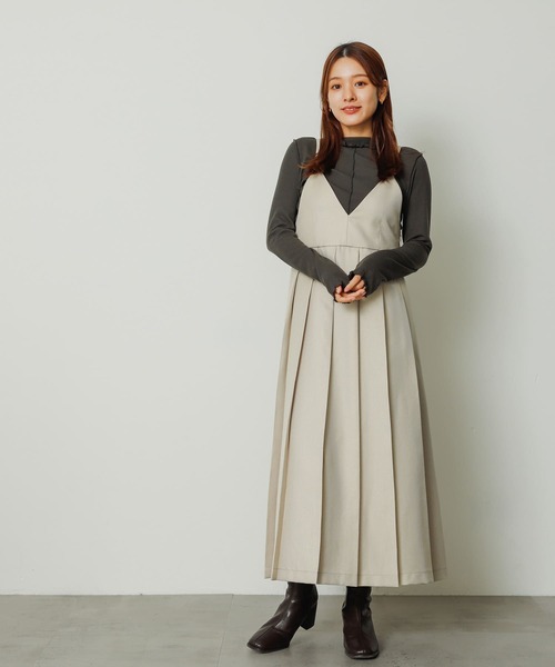 SENSE OF PLACE by URBAN RESEARCH（センスオブプレイスバイアーバンリサーチ）の「『ドラマ着用商品』プリーツキャミワンピース（ワンピース・レディース・ブルー/グレー/ライトベージュ・S/ONE）」の9枚目の写真