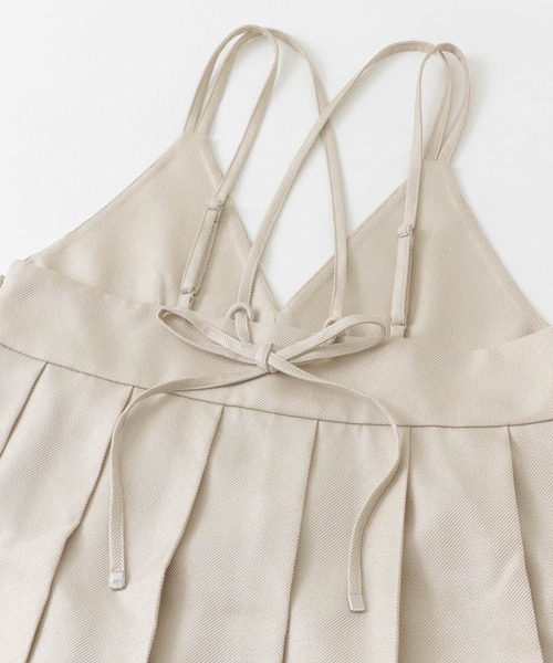 SENSE OF PLACE by URBAN RESEARCH（センスオブプレイスバイアーバンリサーチ）の「『ドラマ着用商品』プリーツキャミワンピース（ワンピース・レディース・ブルー/グレー/ライトベージュ・S/ONE）」の4枚目の写真