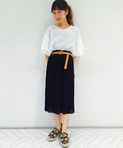 Kastane（カスタネ）の「【Kastane】袖WVネック2WAYプルオーバー（シャツ/ブラウス・レディース・オフホワイト/ブラック/キャメル/カーキ・FREE）」の11枚目の写真