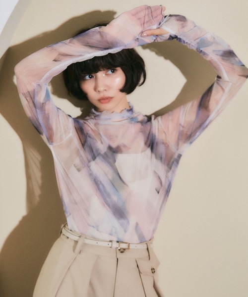 ELLEgirl（エルガール）の「ハイネック転写総柄シアートップス【ELLEgirl/エル ガール】（Tシャツ/カットソー・レディース・ベージュ系その他/ピンク・FREE）」の2枚目の写真