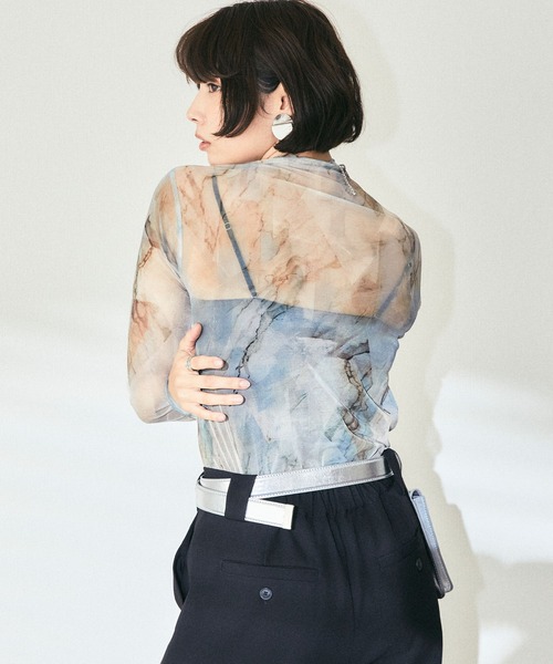 ELLEgirl（エルガール）の「ハイネック転写総柄シアートップス【ELLEgirl/エル ガール】（Tシャツ/カットソー・レディース・ベージュ系その他/ピンク・FREE）」の6枚目の写真