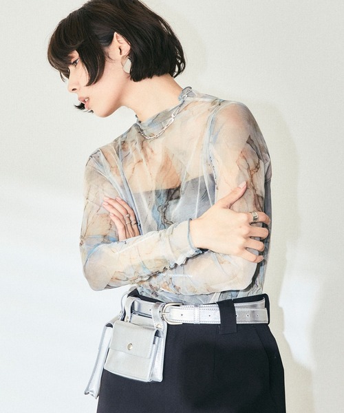 ELLEgirl（エルガール）の「ハイネック転写総柄シアートップス【ELLEgirl/エル ガール】（Tシャツ/カットソー・レディース・ベージュ系その他/ピンク・FREE）」の3枚目の写真