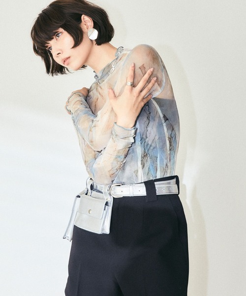 ELLEgirl（エルガール）の「ハイネック転写総柄シアートップス【ELLEgirl/エル ガール】（Tシャツ/カットソー・レディース・ベージュ系その他/ピンク・FREE）」の4枚目の写真